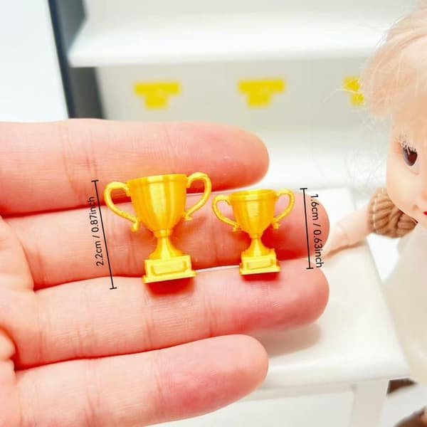 Mini gyllene troféleksaksprydnad för dockhusdekoration ama Sc L