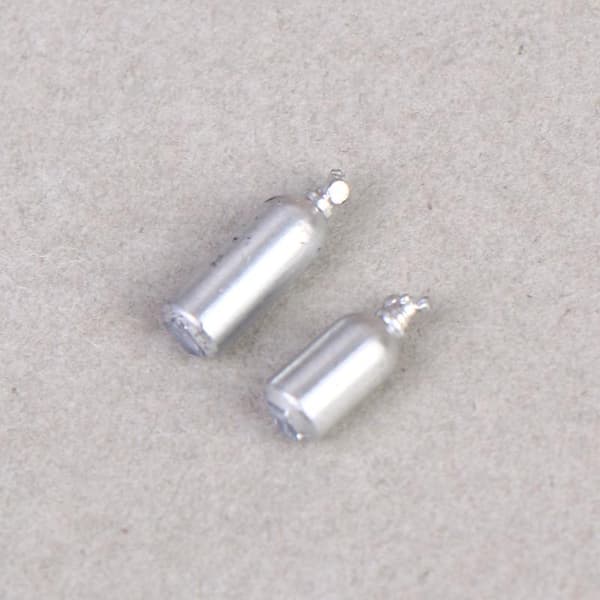 1/2 stk. 1/64 Selvfremstillet Nitrogen Gas Acceleration Flaske Bilmodel silver 1pair