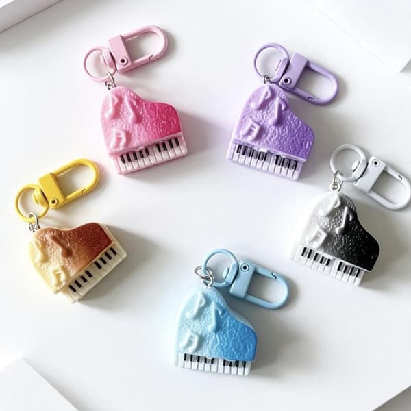Nyckelring i minipianoform med gradientfärg och 3D-musiknotdetaljer A3