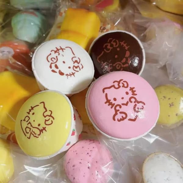 e Hello Kitty Trykt Cupcake Stressleketøy Sakte Stigende Tekstur 1PCS Random Color