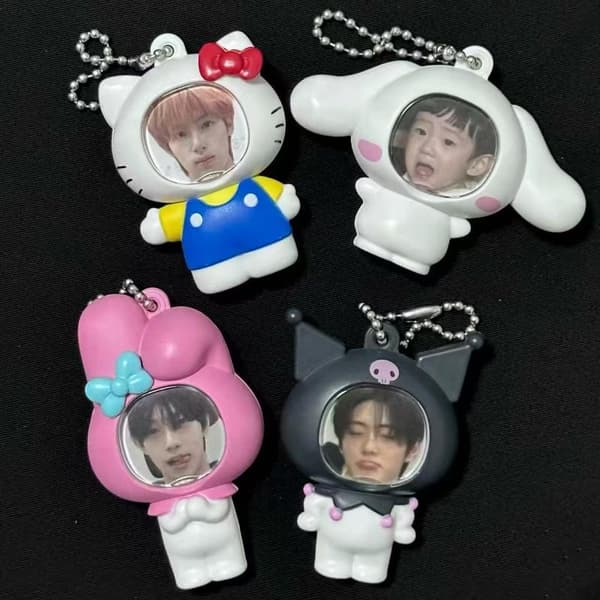 Hello Kitty Gashapon valokuvakehysriipus vaihdettava kasvot avaimenperä A4