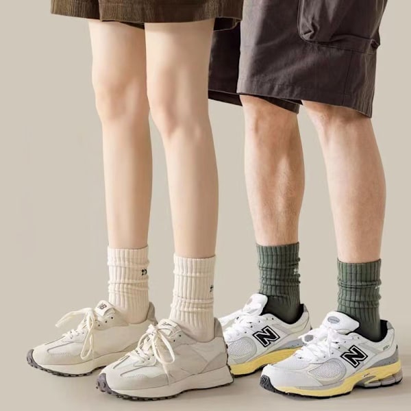Ins Fashion e Letter Middle Tube Socks College Student Sokker Brown