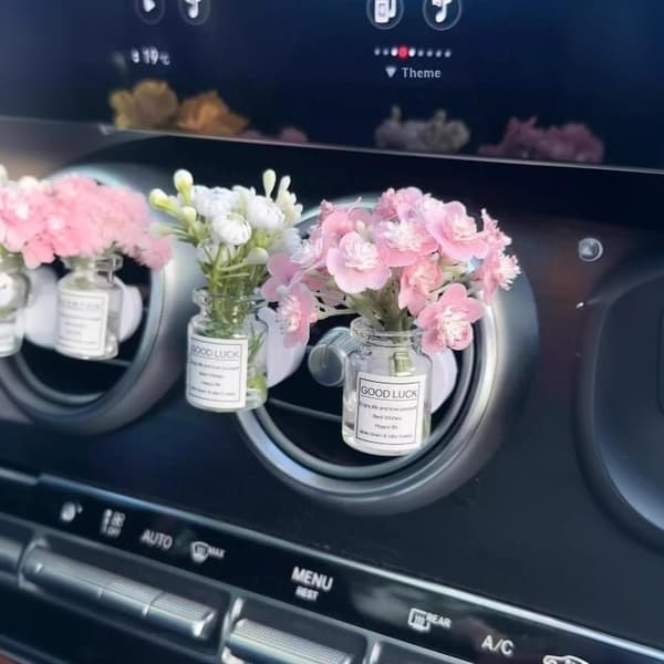 Bilens midtkonsoll luftutløp simulerte blomsterklips ornamenter A5