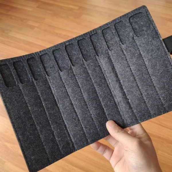 Filt-rullepenneforheng med 11 pennekapasitet Light gray