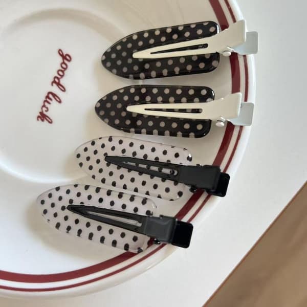 4/8 stk. sorte og hvide prikkede hårklemmer til sidepandehår 4Pcs