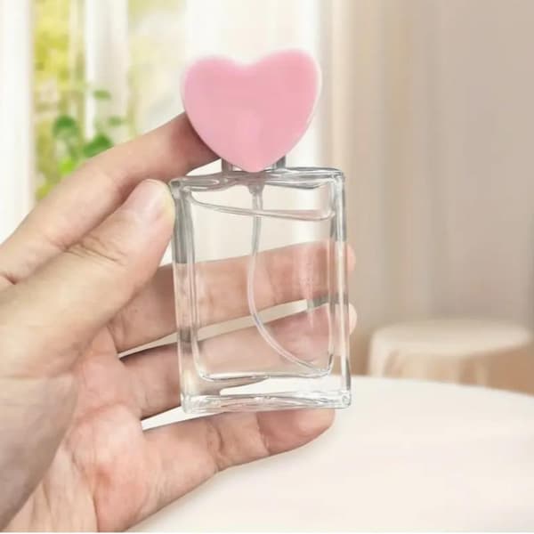 25 ml tomma parfymsprayflaskor i glas med hjärtformat lock, påfyllningsbara 30ML