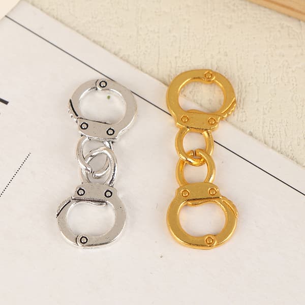 20 stk. legering simulerte små håndjern sjarmkoblinger Silver 20Pcs