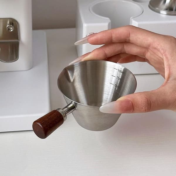 Målebæger i rustfrit stål med træhåndtag 100 ml kaffe M A