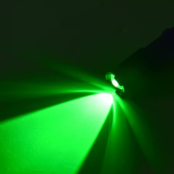 Punainen/vihreä/sininen valonsäde LED-taskulamput Night Vision taskulamppu Green