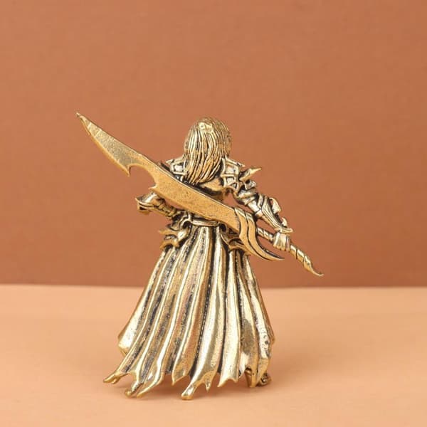 Solid messing kvinnelig krigerstatue Intrikate detaljer Antikk finish