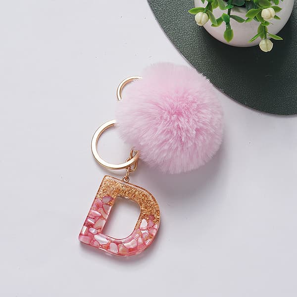 e Avaimenperä Vaaleanpunainen Pompom Ball 26 Letter Keychain Resin Avaimenperät D