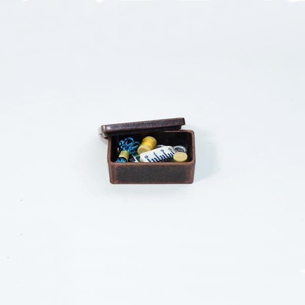 1 sett miniatyrleketøy dukkehus mini simulering og trådboks M