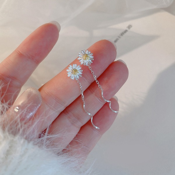 1 Par Enkla Små Wave Daisy Flower Örhängen Lätt Lyx Lång