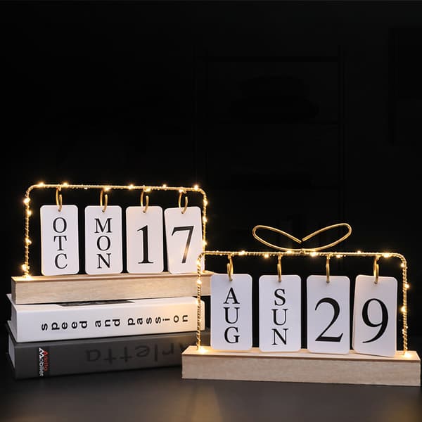 Vendekalender med lys til skrivebord Træ Evighedskalender A2