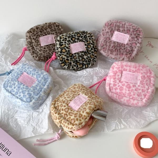 Plys kosmetiktaske med leopardprint A3
