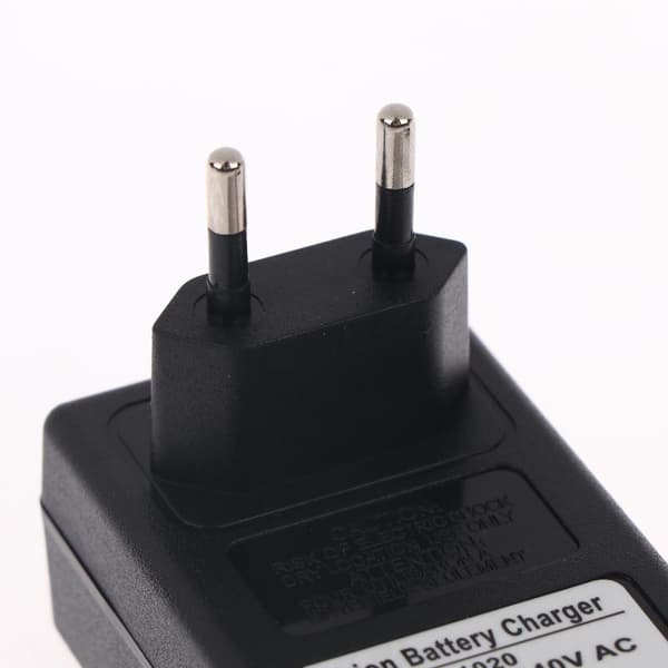 1 stk. 21V lithium batterioplader 1A 2A til 18V intelligent strømadapter 21V 2A