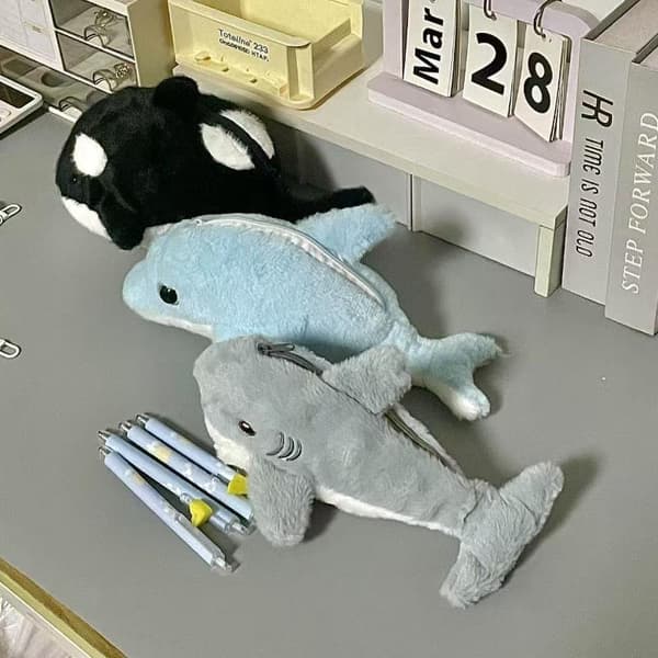 e Tecknad Liten Delfin Haj Plysch Pennfodral Stor Kapacitet St A2
