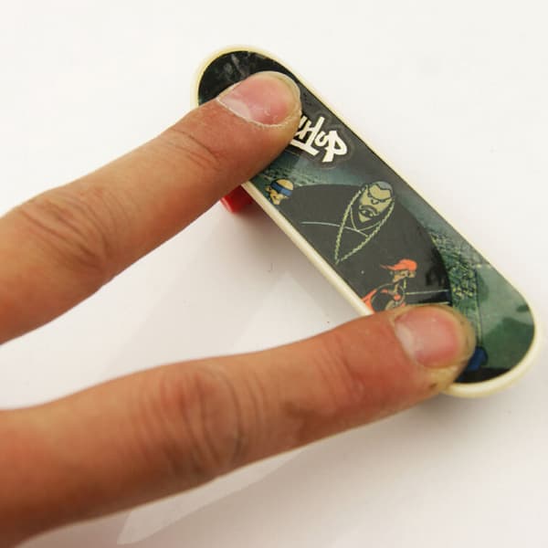 1X Mini Finger Board Skateboard Nyhet Barn Gutter Jenter Leke Gif