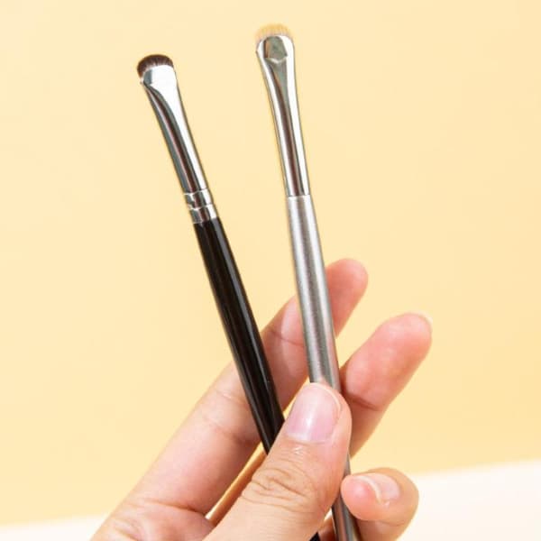 2 stk. buede eyeliner makeupbørster øjenmakeup udtværingsværktøjer øje A1