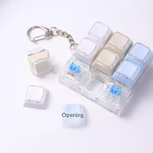 9 näppäimen mekaaninen näppäimistön avaimenperä e Luova leluavainriipus 1Pcs random