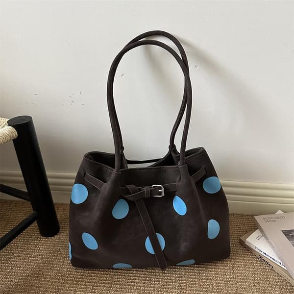 Prikket skuldertaske med stor kapacitet og spændedesign til da A4