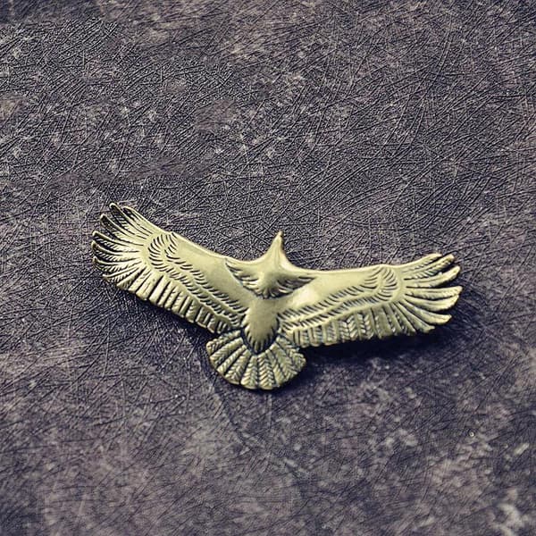 Mässing Soaring Eagle Staty Hantverk Ornament För DIY Nyckelring Smycken