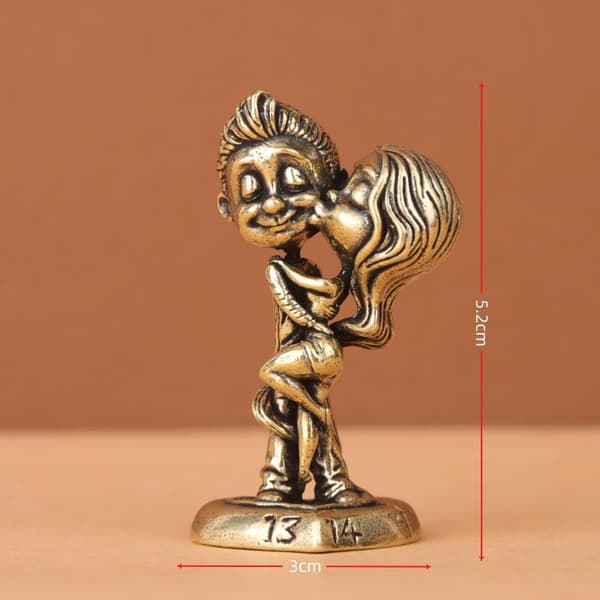 Messing kyssende parstatue Vintage utskåret design Romantisk tekst