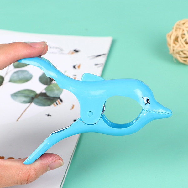 Muoviset rantapyyhkeiden pidikkeet aurinkotuoleihin Animal Decor