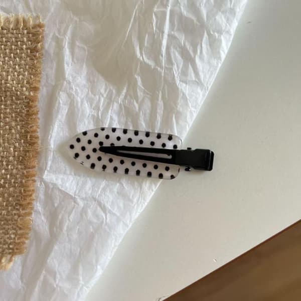 4/8 stk. sorte og hvide prikkede hårklemmer til sidepandehår 4Pcs