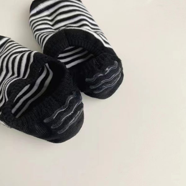 Raidalliset Invisible Socks Yksinkertainen ja monipuolinen College Combed Cot A3