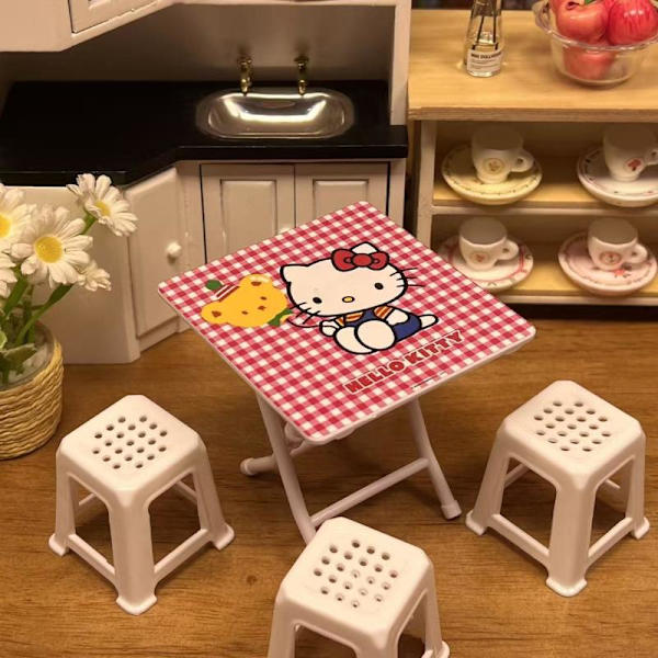 1 set Hellokitty-tema miniatyrbordsmodell med 4 stolar dockhus A3