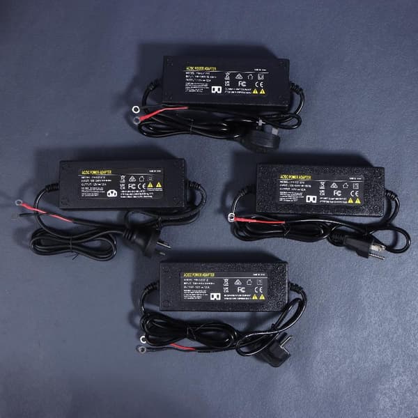12V 24V 110V 220V Pysäköintilämmittimen virtalähde Lämmittimen jännite C A4