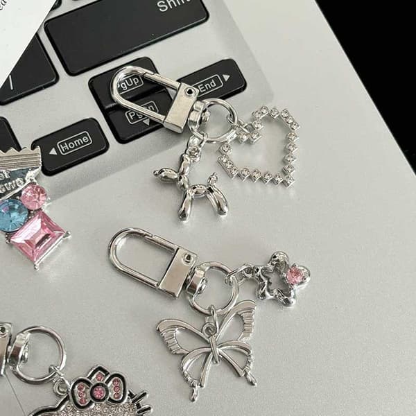 Y2K hopeanvärinen metallinen perhosavaimenperä Sweet Cool Cherry Key A5