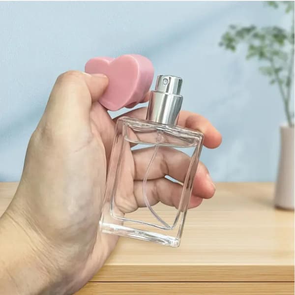 25 ml tomma parfymsprayflaskor i glas med hjärtformat lock, påfyllningsbara 30ML