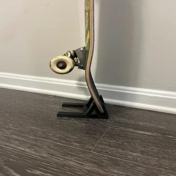 1 st 3D-printad vertikal fast skateboardförvaringsbas för inomhusbruk