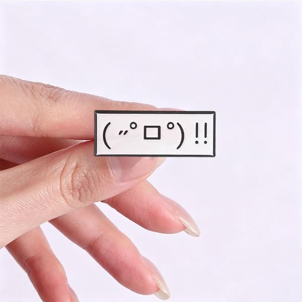 4 stk Kaomoji Emalje Pins Emoticon Tekst Ansikter Brosjer Stemningsuttrykk 4pcs