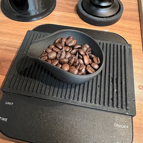 Kaffebönsdoseringskopp och teförvaringsbricka A4