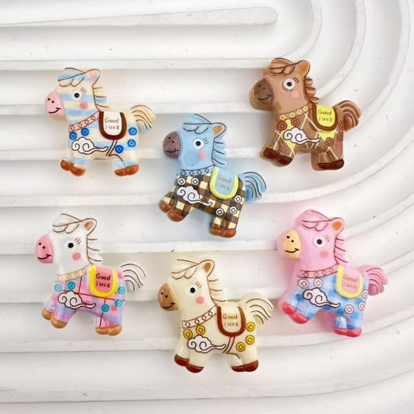 10 stk tegneserie DIY harpikstilbehør Cabochon Flatback e Pony Em A12