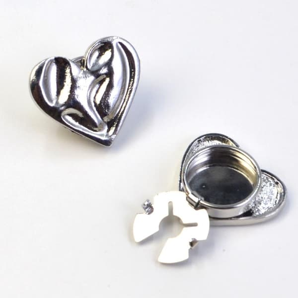 Stilfulde hjerteformede manchetknapper i metal B
