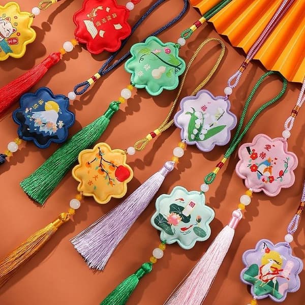 Dragebådsfestival Blomsterduftpose Broderi Amulet Sæt (Med Koi fish