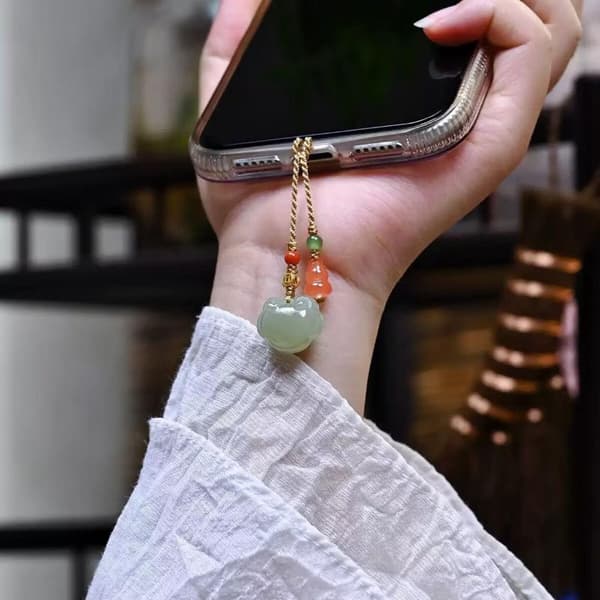 Håndlavet telefon-snor-charm i stil med grøn jade Ping An Buc A2