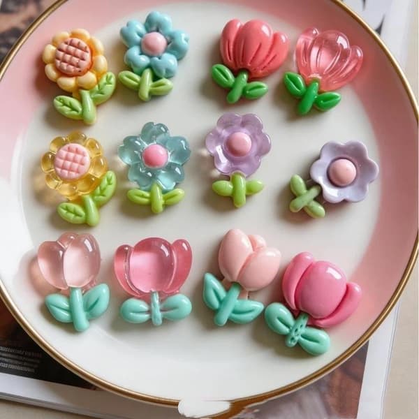 Farverige harpiks blomster charms e blank overflade til DIY smykker P A5
