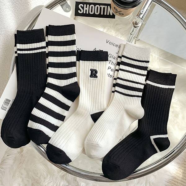Damstrumpor Höst Enkel Casual Svart Vit Randiga Pile Socks A3