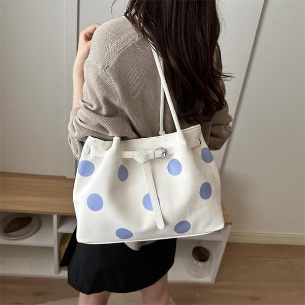 Prickig axelväska med stor kapacitet och spänne för Da A5