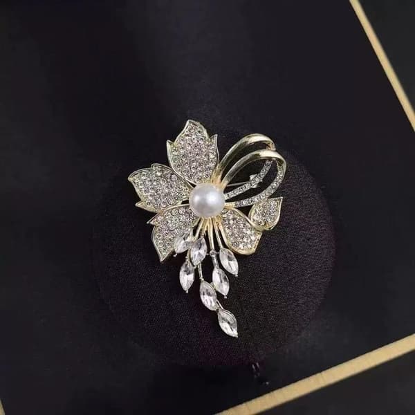 Luksus Rhinestone Blomster Imitasjon Perle Brosjer Kvinner Gnistrende A1