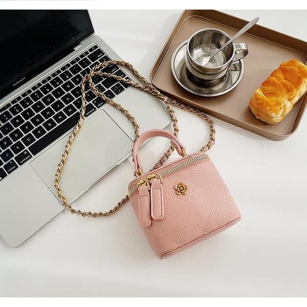 Mode Blomsterdekor Kedja Crossbody Väska Kvinnor Quiltad Minibox Black