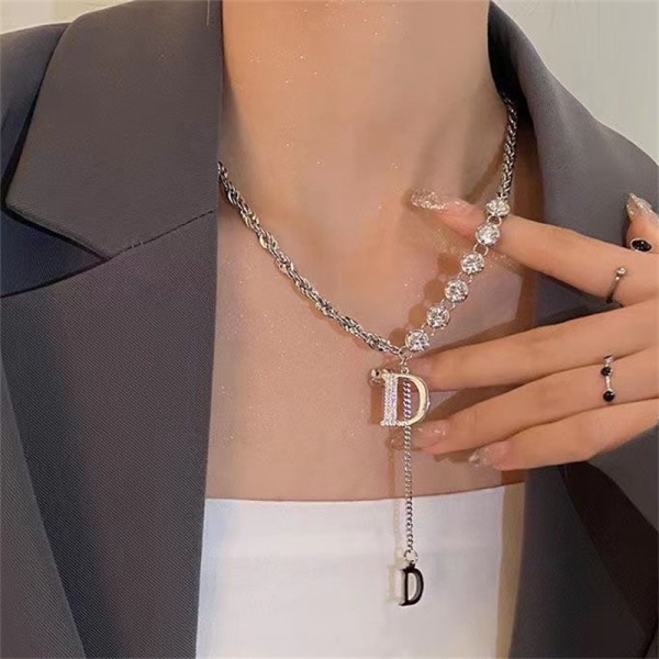 Glitrende Zircon D Letter Pendant Lang halskæde vintertrøje 1pc