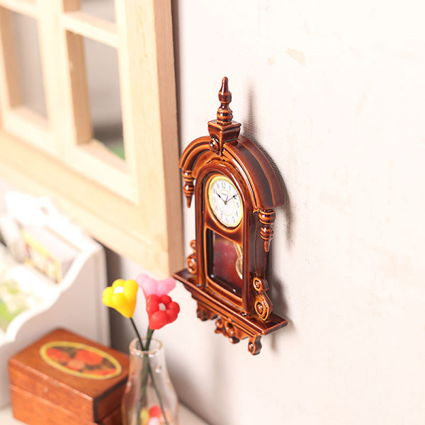 1:12 Dukkehus Miniatyr veggklokke Europeisk vintage klokke Furn B