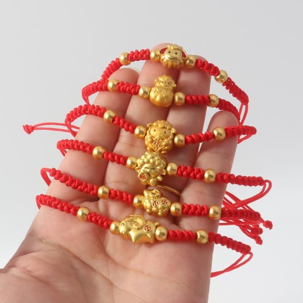 Handgjort rött snörearmband Guldpläterade zodiakfårberlocker Annons A7