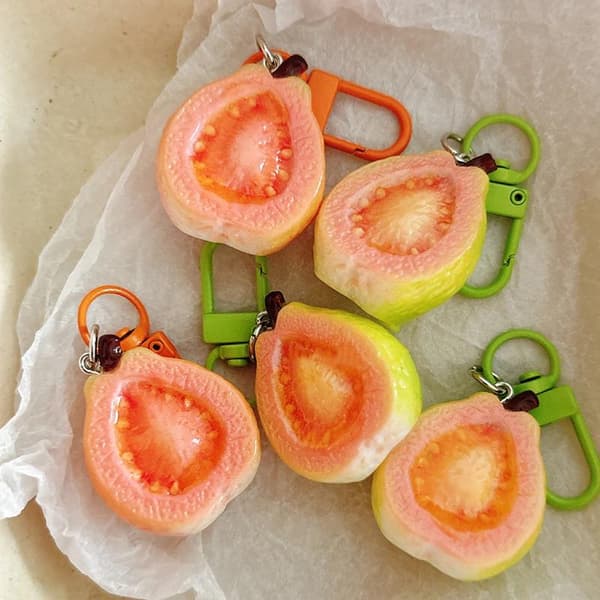 1 kpl e Sweet Realistic Half Fruit -avaimenperä laukkuriipus matkatavaroihin A2